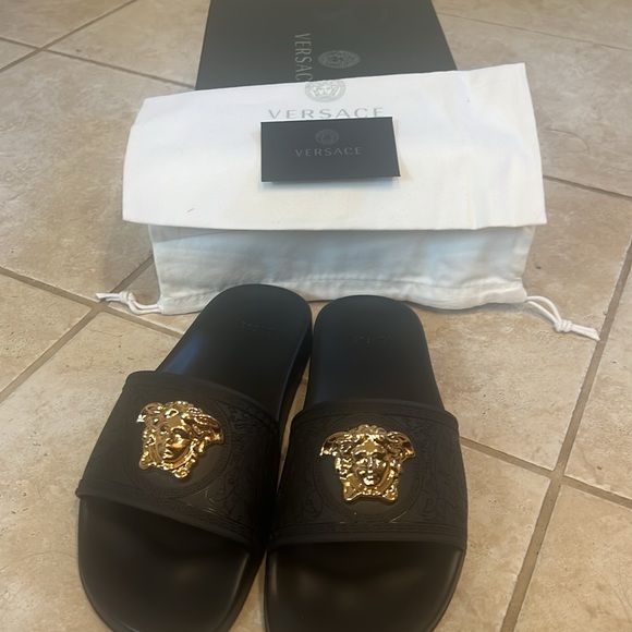 NIB Authentic Versace shoes pool slides black gold 3 D Medusa European 40- US 9 - Picture 9 of 16
